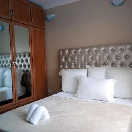 Zenith Lodge Lusaka Buitenkant foto
