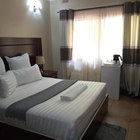 Zenith Lodge Lusaka Buitenkant foto