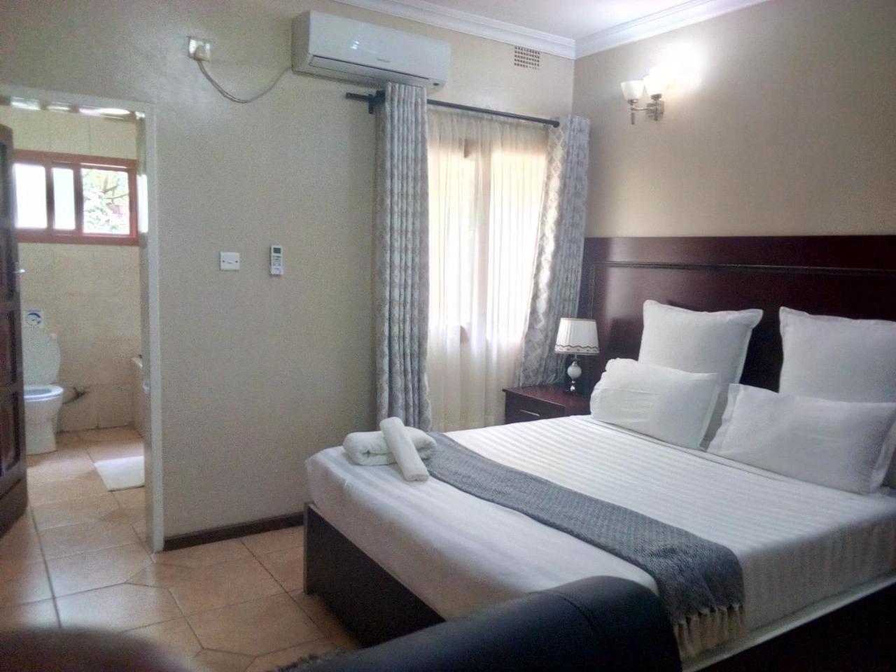 Zenith Lodge Lusaka Buitenkant foto