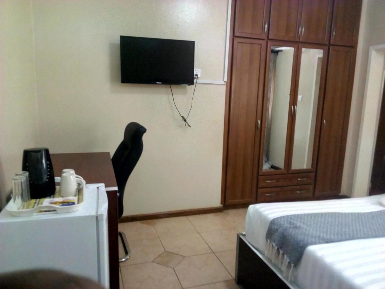 Zenith Lodge Lusaka Buitenkant foto