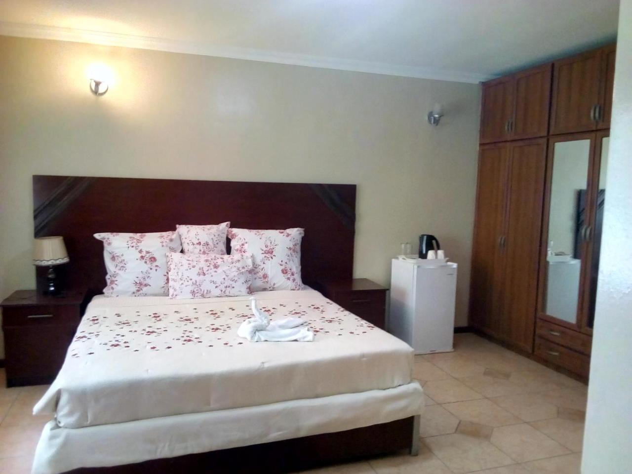 Zenith Lodge Lusaka Buitenkant foto