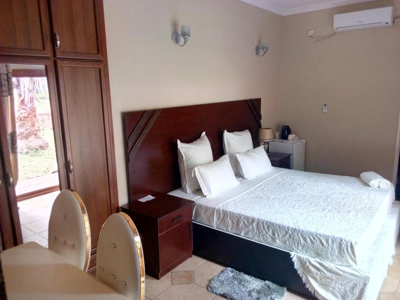 Zenith Lodge Lusaka Buitenkant foto