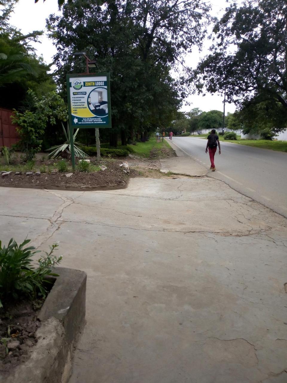 Zenith Lodge Lusaka Buitenkant foto
