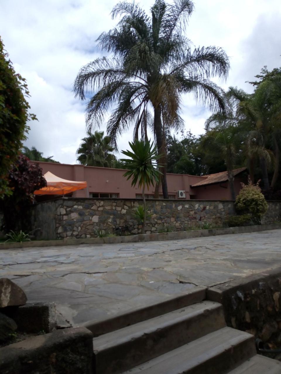 Zenith Lodge Lusaka Buitenkant foto