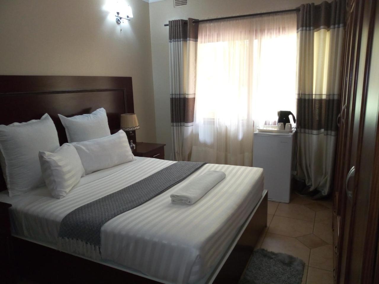 Zenith Lodge Lusaka Buitenkant foto