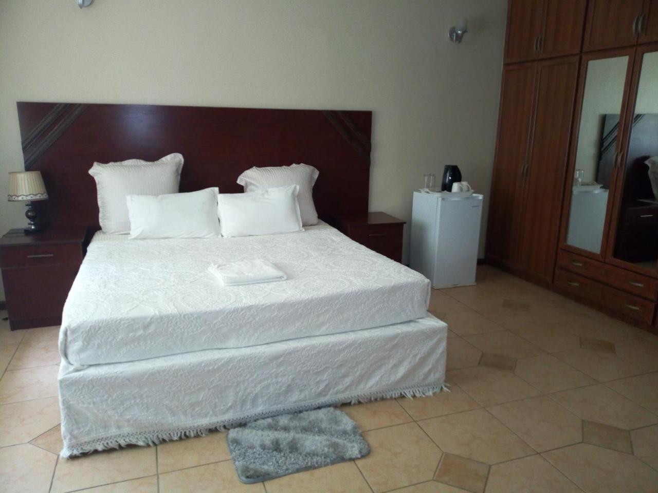 Zenith Lodge Lusaka Buitenkant foto